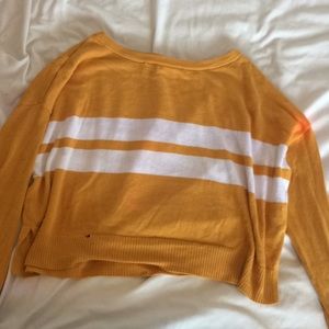 Yellow cropped swearshirt